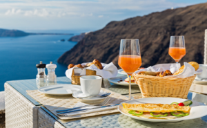 Why is sea-to-plate dining becoming so popular with travellers?